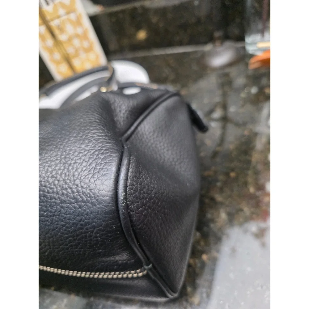 Dooney & Bourke Boston Barrel Bag Black Leather Good Contrast Stitch Satchel